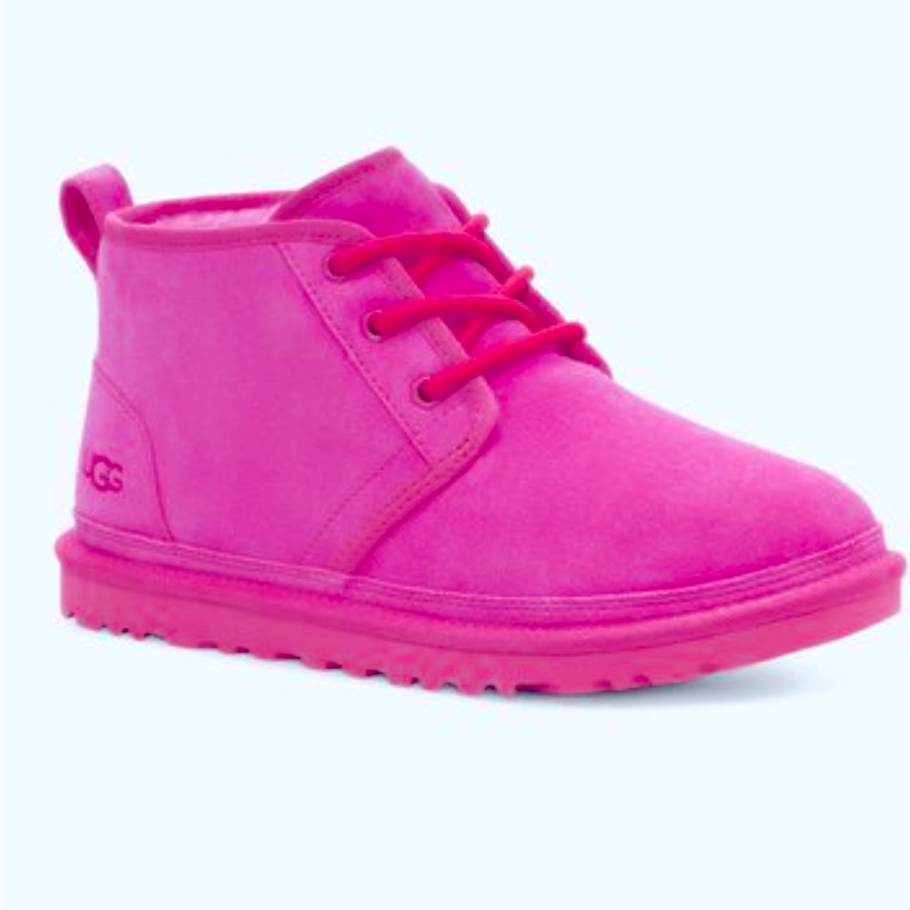 UGGs Women’s Neumel Boot ( Authentic )